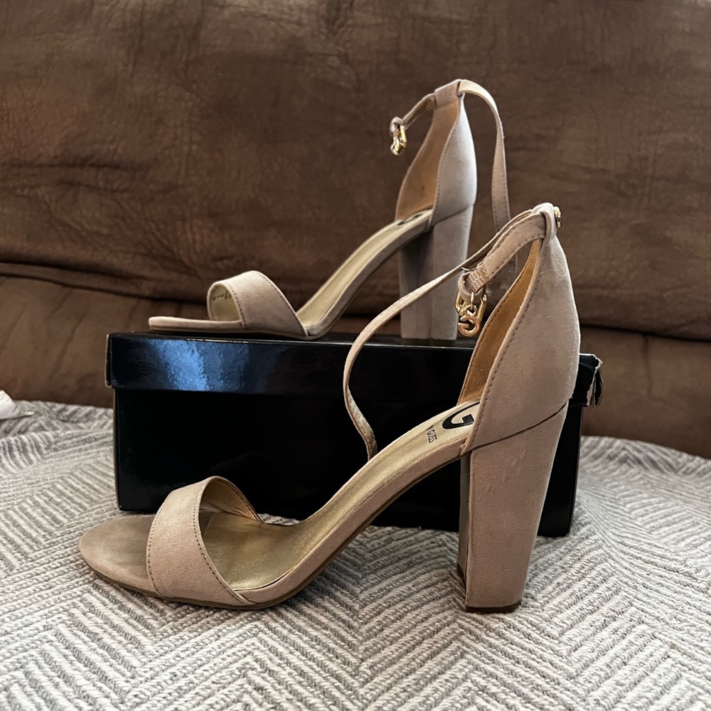 G by Guess, size 8.5, crème color